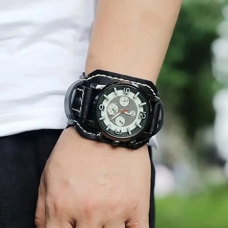 Ansicht 2 — Uhr – Punk