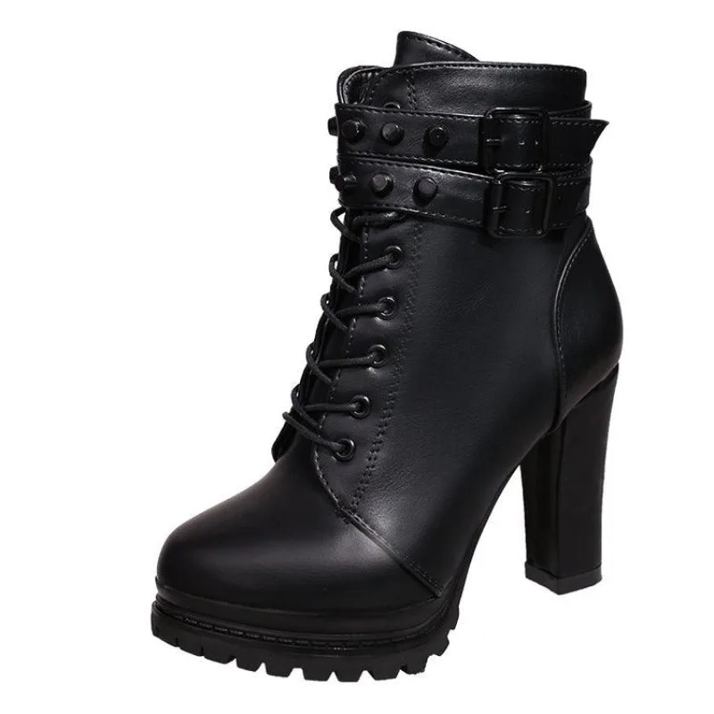 Stiefeletten – schwarz mit hohem Absatz