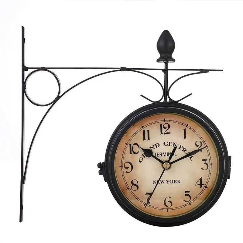 Steampunk-Uhr – Stil Bahnhofsstil